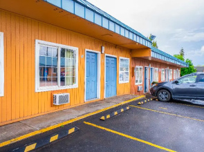 Royal Gateway Motel by OYO
