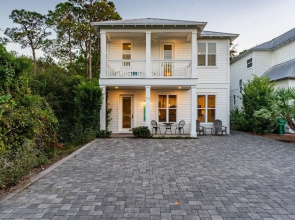 Gulf Coast Gem by Avantstay 3 Blocks to Beach Town Plaza Community Pool