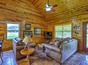 Dream Valley Mountain View Cabin w/ Covered Porch!