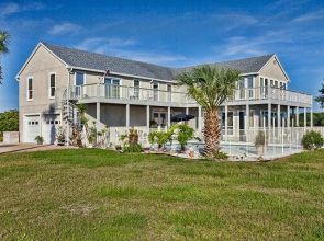 Buccaneer Retreat 6 Br home by RedAwning