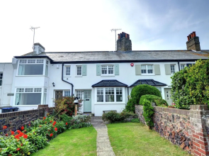 Spacious Home With sea Theme Directly Situated at the sea in Broadstairs