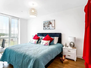 Stylish 2 Bed/2 Bath, Parking - Bracknell Centre