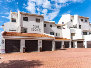 Luxurious 3 bedroom beach front apartment