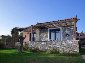 Aeolis Apartments & Studios