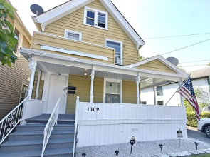 Niagara Falls Getaway: Perfect Place To Unwind 2 Bedroom Home by RedAwning