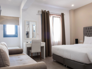 Tristhenia Hotel