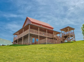 Mountain Breeze 5 Bedrooms 3 Bathrooms Cabin