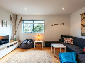 Treetop Retreat - Onetangi Holiday Home