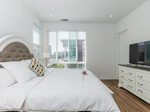 Central Location Master Bedroom w Shared Bathroom