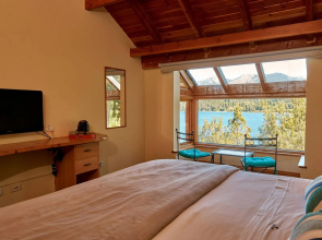 Peninsula Petit Hotel