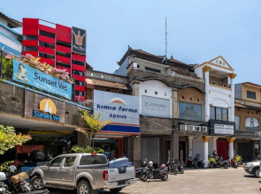 RedDoorz Hostel near Trans Studio Mall