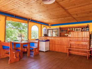 Азов Холидей