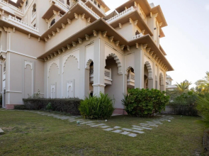 Beachfront Garden 2BR APT in Luxury Resort