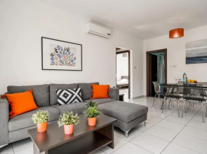 Lovely 2 Bedroom Family Apartment w/ Pool