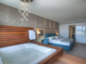 Maestral Resort & Casino