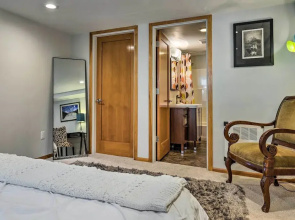 Quaint Seattle Apt ~ 1 Mi to UW Campus!, Seattle