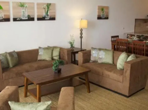 Directly On Beach ,best Location, Center Of Town