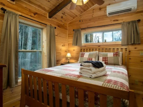 Creekside Log Cabin in Pisgah Forest