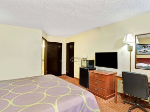 Super 8 By Wyndham Shawnee