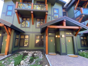 Solstice 4 Modern, Private Washer Dryer, Close to Eagle Lodge by Redawning