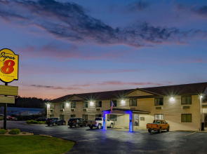 Super 8 By Wyndham Decorah