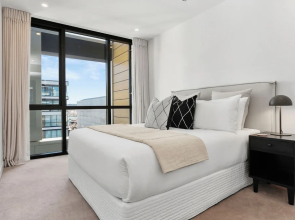 Sunny and Spacious in Wynyard Quarter