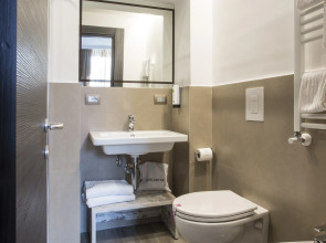 Отель The Guardian