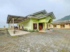 OYO 92406 Hotel Renata 1
