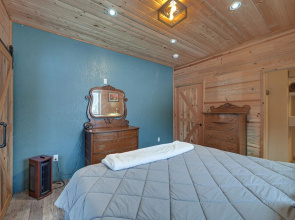 Custom Kasilof Cabin on 40 Private Acres