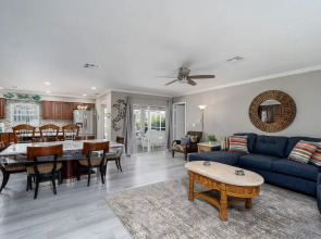 Barefoot Hideaway, With Spa And Pool 3 Bedroom Home by RedAwning