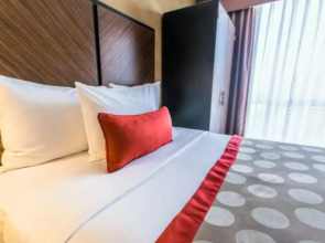 Holiday Inn Newark International Airport by IHG