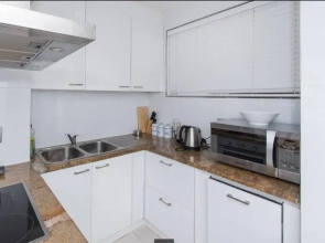 Open-plan 1 Bedroom Apartment In Green Point