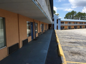 Ashburn Inn & RV Park