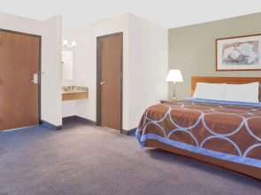 Super 8 by Wyndham Middletown