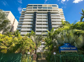 Luxury Pool Side Apartment in Beachfront Resort