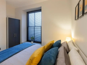 New central seafront apartment- stunning sea views