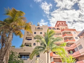 Condo in Plaza Nautica < 1 Mile to The Arch!