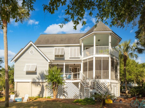 Huckleberry by Avantstay Classic Charleston Home Close to Beach Outdoor Dining