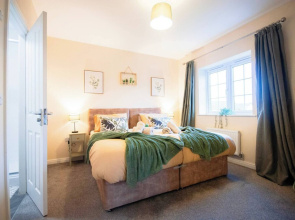 Luxe 3BR - 8 Min to Town Centre - Bradgate Park & Leicester - Parking - Garden