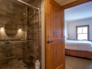 Beautifully Renovated Two Bedroom Condo with a Balcony in Mountaineer Square 2 Condo - No Cleaning Fee! by RedAwning