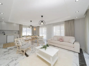 Flat w Pool and Balcony 10 min to Beach in Serik