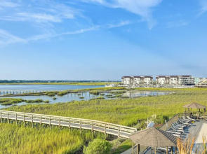 Walk to Beach & Marsh: Condo in Murrells Inlet