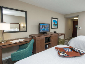 Hampton Inn & Suites Cincinnati-Union Center