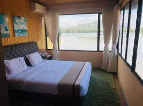 Gayang friendly water house homestay