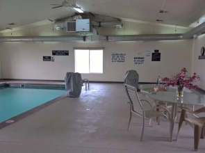 Super 8 Motel - Belgrade/ Bozeman Airport