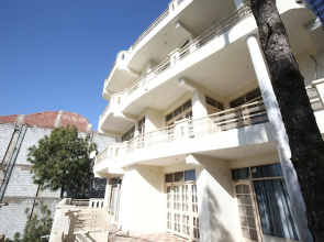 OYO 14883 HOME 1RK Barog Valley