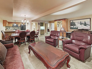 Ski-in/ski-out W/ Pool & Hot Tub 2 Bedroom Condo