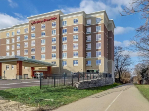 Hampton Inn & Suites Cincinnati Midtown Rookwood