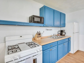 Walk to Beach & Chesapeake Bay: Norfolk Retreat!