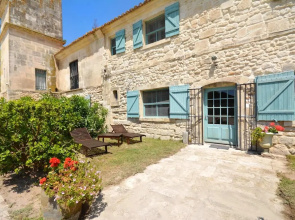 House With 2 Bedrooms in Saintes-maries-de-la-mer, With Shared Pool and Furnished Garden - 25 km From the Beach